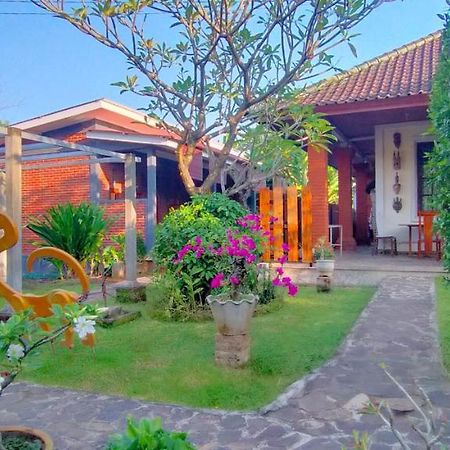 Tunjung Guest House Lovina Beach Pabean Buleleng Kültér fotó