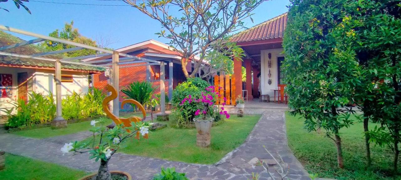 Tunjung Guest House Lovina Beach Pabean Buleleng Kültér fotó